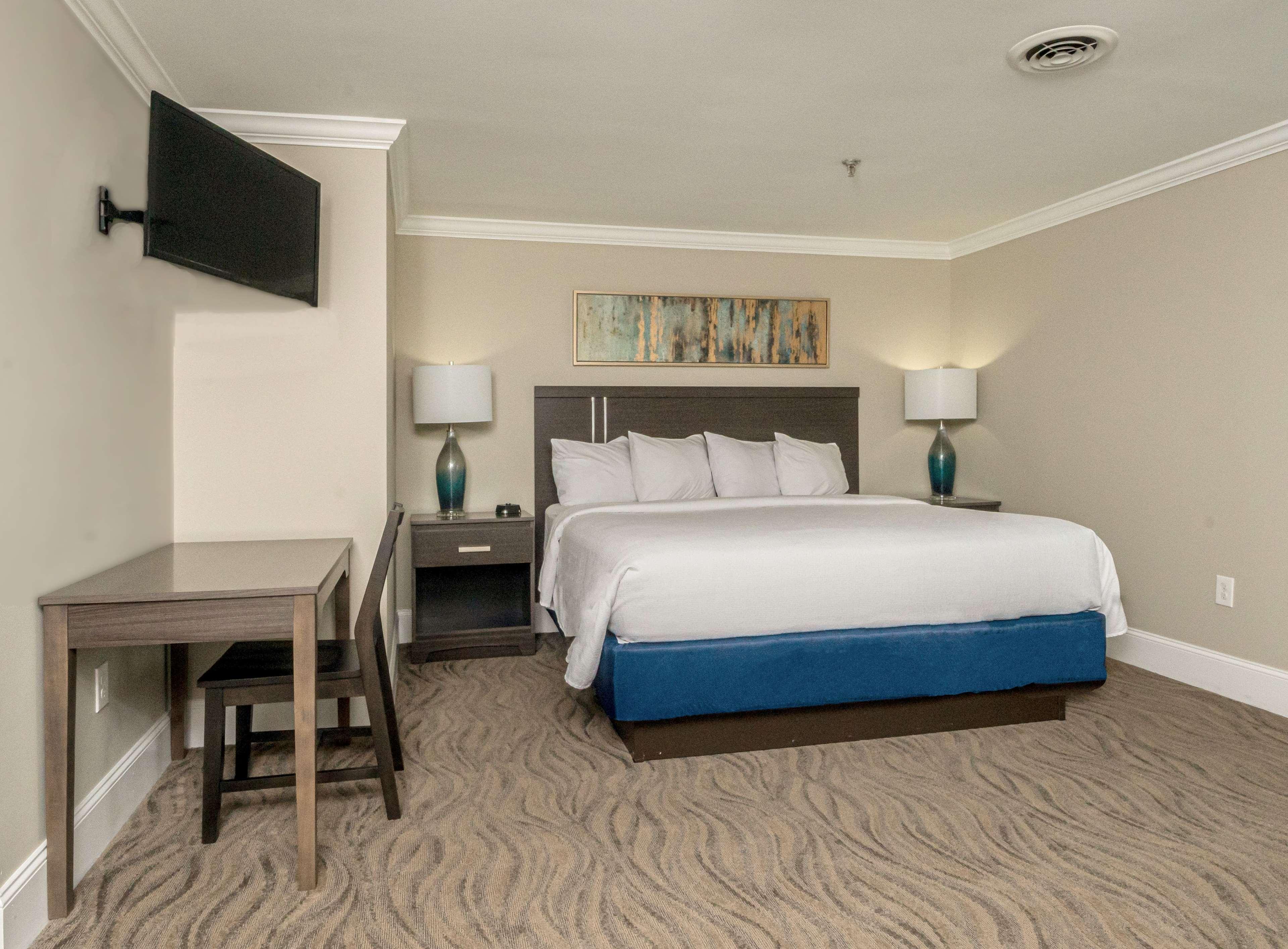 Bask Hotel At Big Rock Landing Morehead City Exterior photo